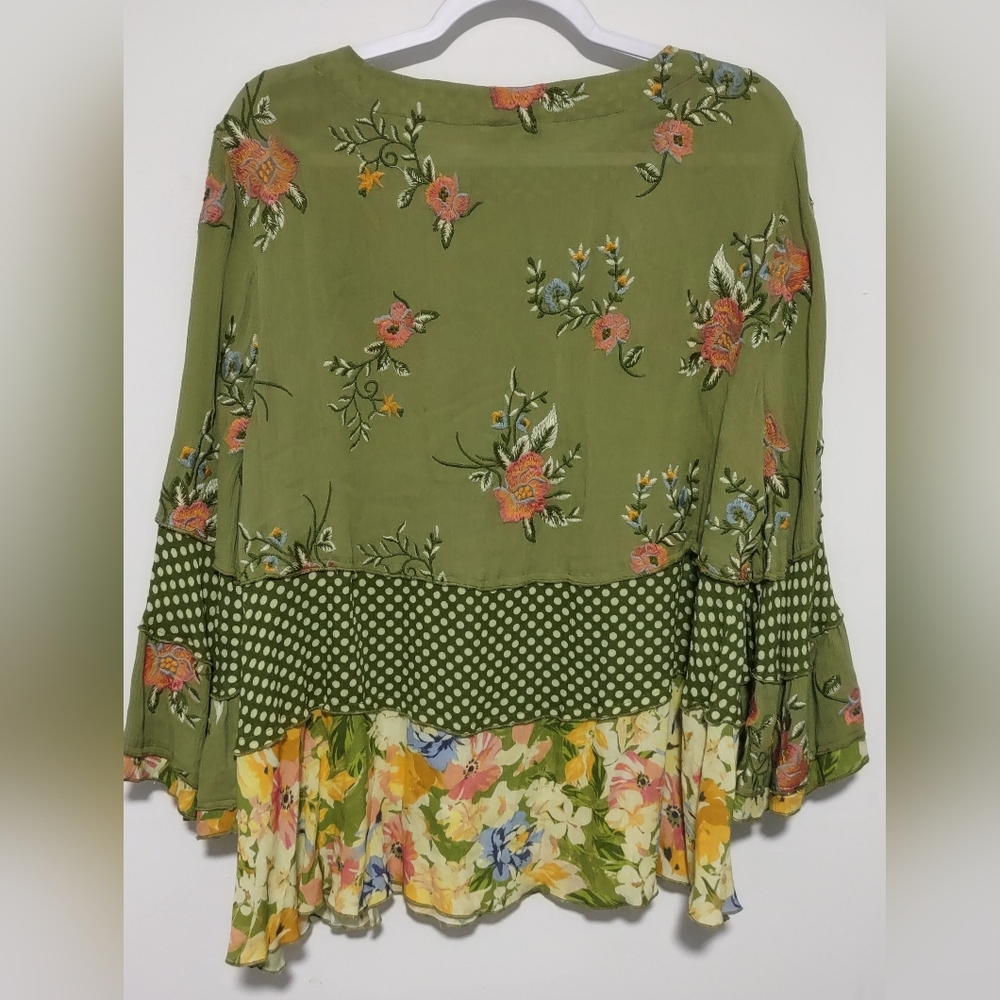 Floral Embroidered Green Blouse - Picture 2 of 8